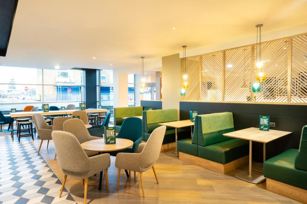 Holiday Inn Stevenage By Ihg Exteriér fotografie